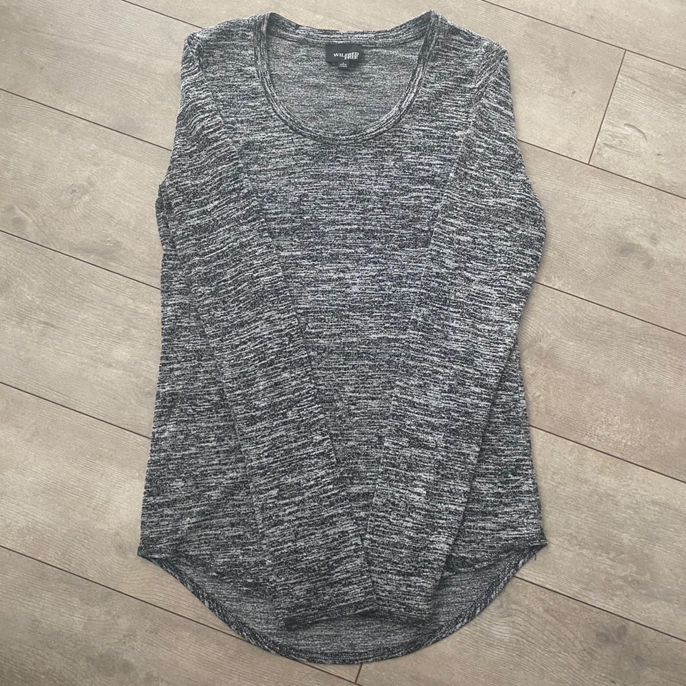 Aritzia Wilfred free shirt
